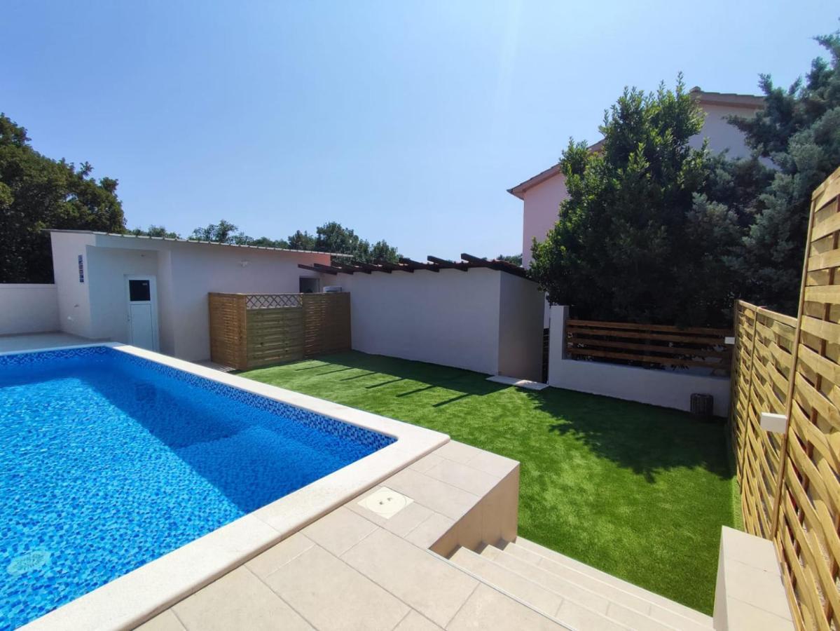 Apartman Debora Sa Privatnim Bazenom Pula Exterior foto