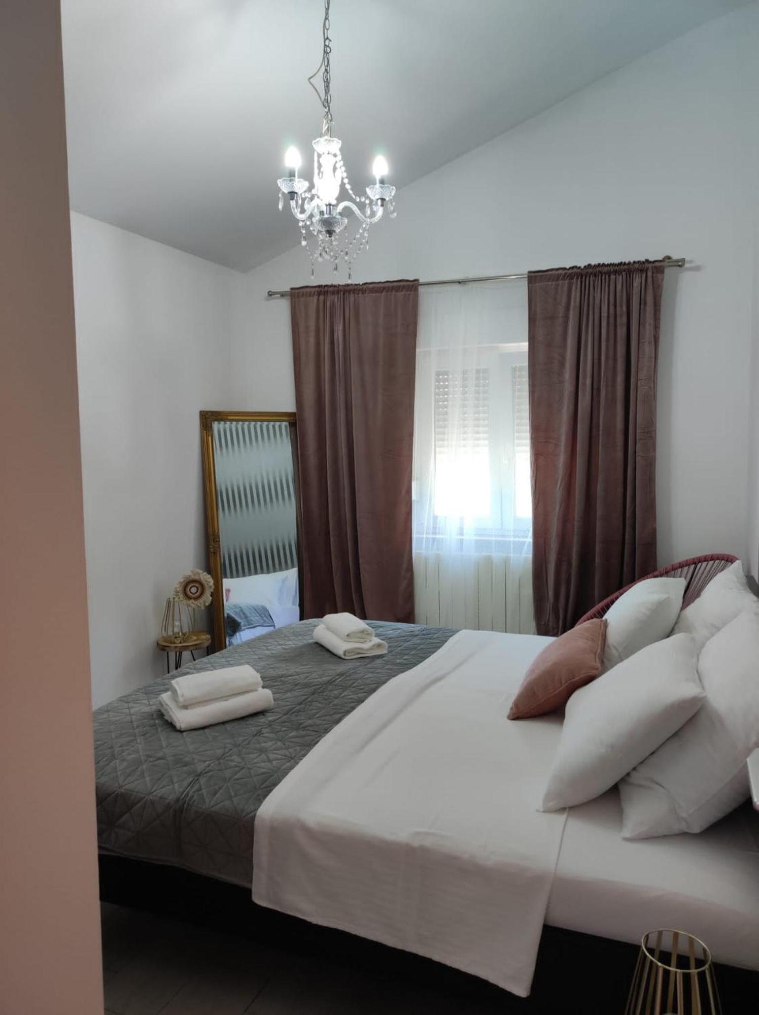 Apartman Debora Sa Privatnim Bazenom Pula Exterior foto