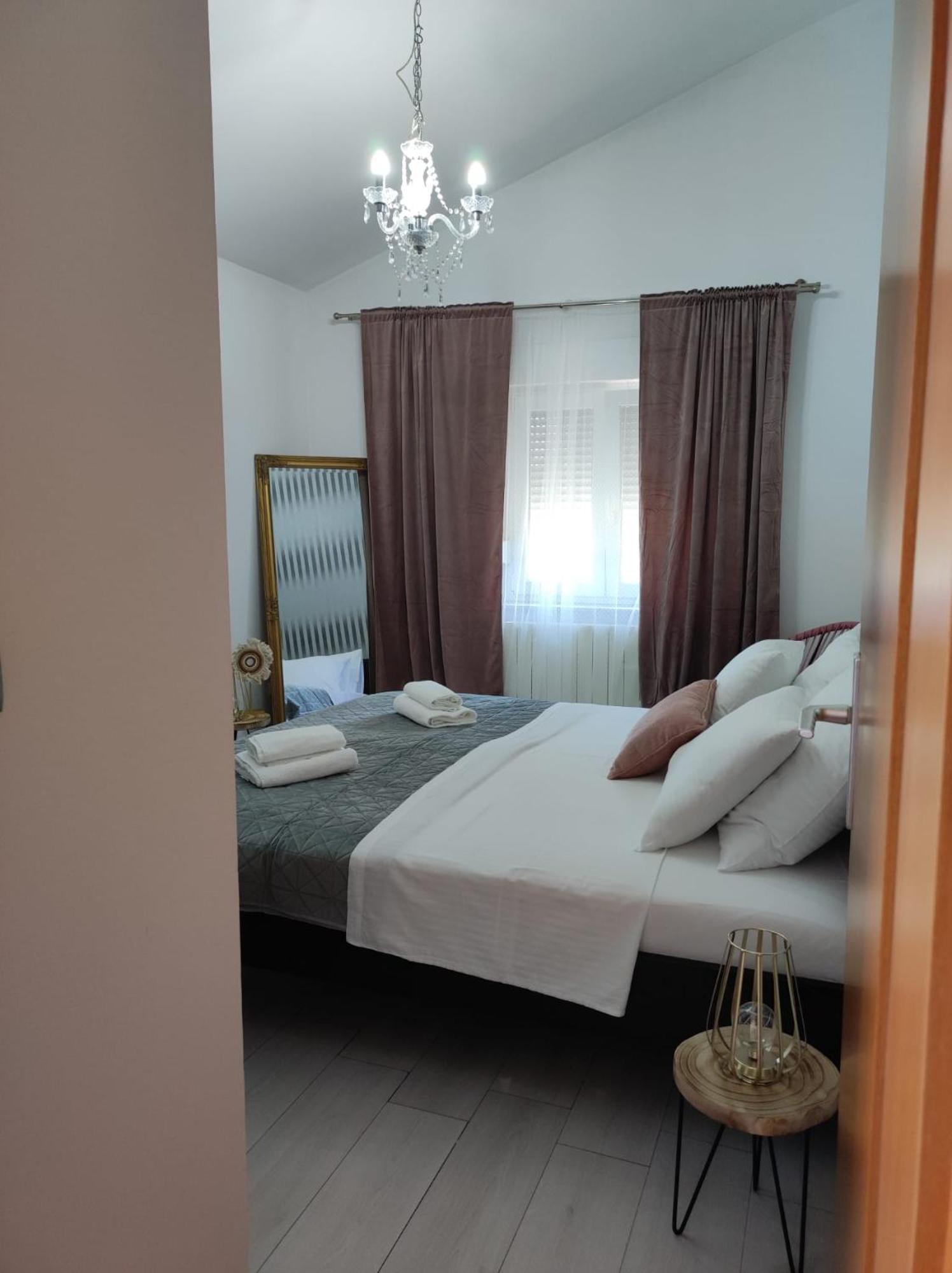 Apartman Debora Sa Privatnim Bazenom Pula Exterior foto