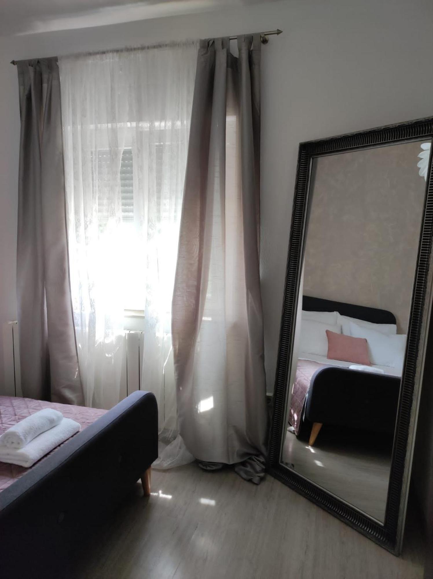 Apartman Debora Sa Privatnim Bazenom Pula Exterior foto