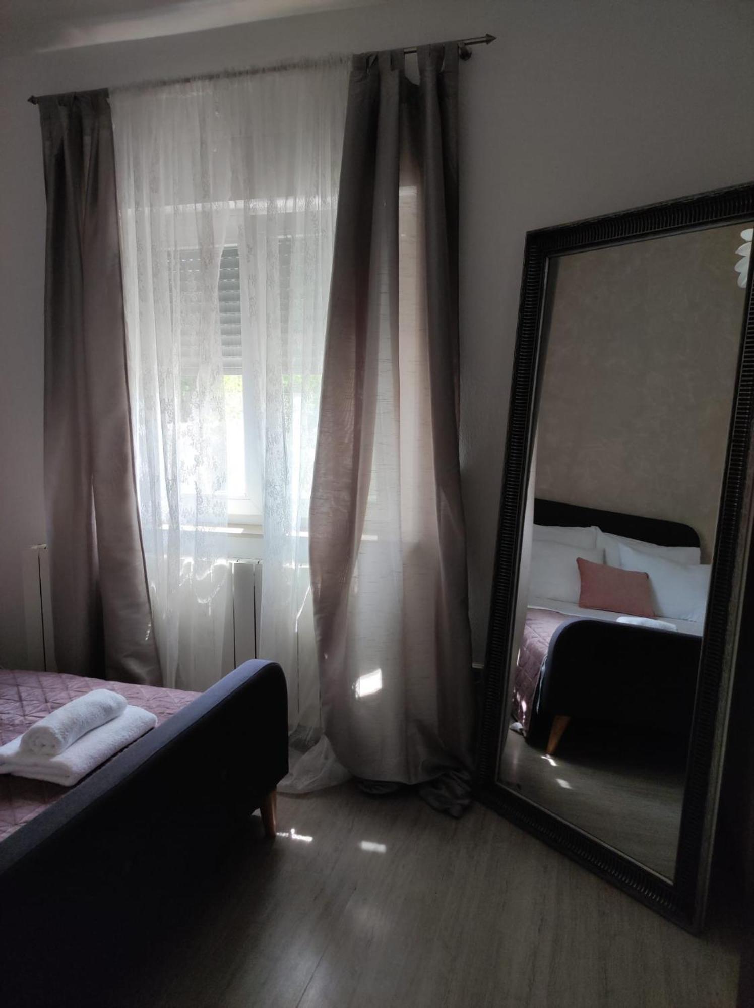 Apartman Debora Sa Privatnim Bazenom Pula Exterior foto