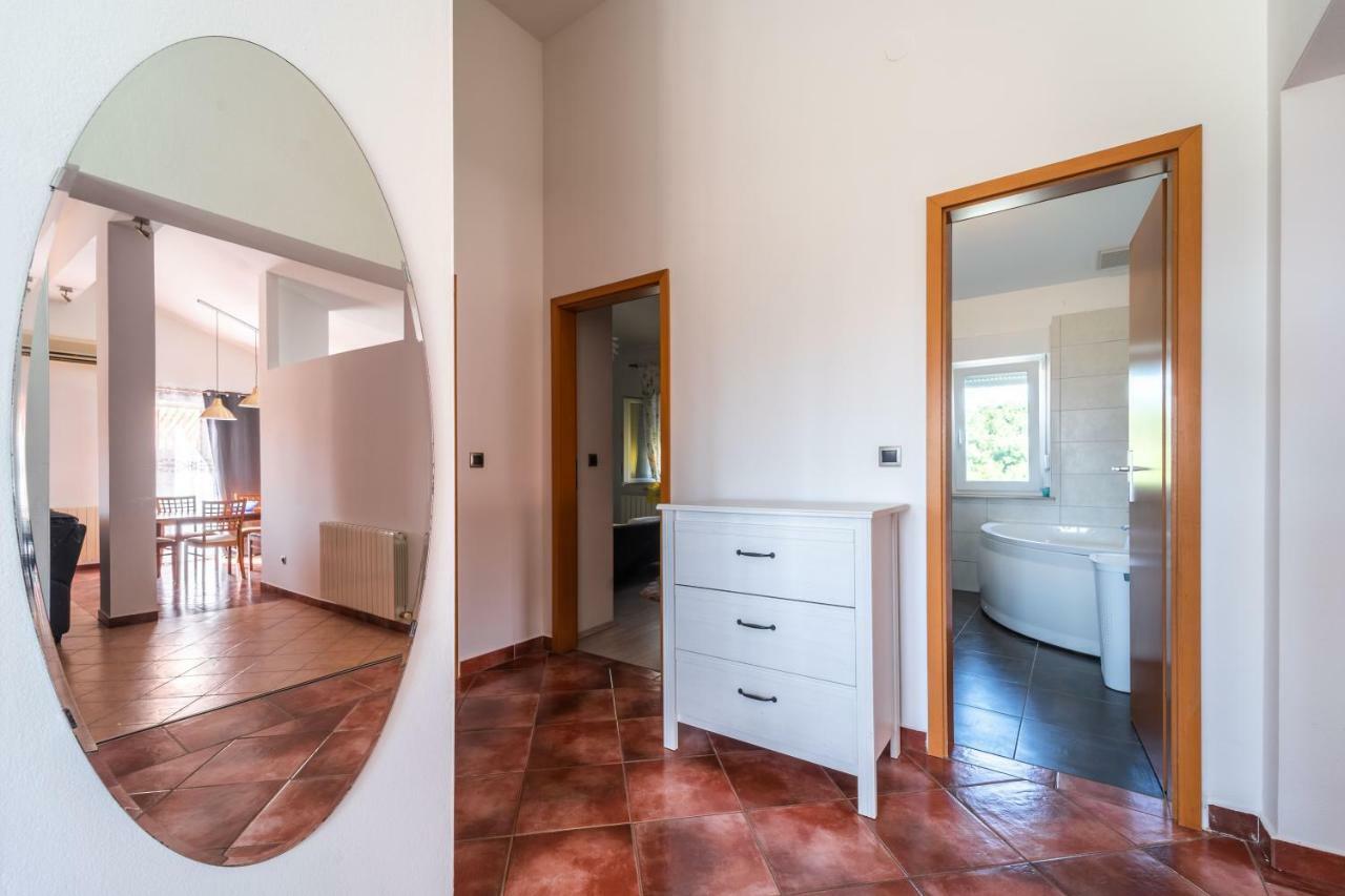 Apartman Debora Sa Privatnim Bazenom Pula Exterior foto