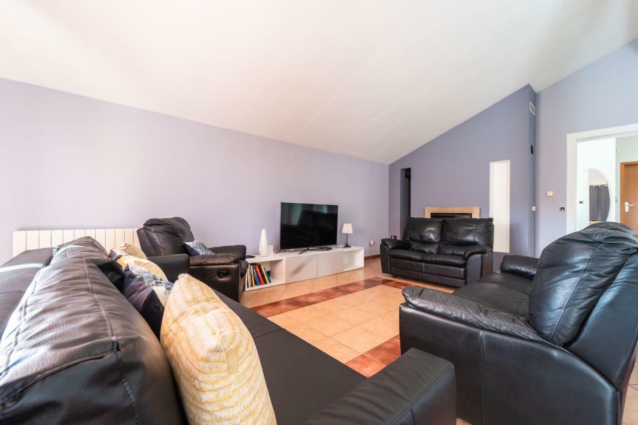 Apartman Debora Sa Privatnim Bazenom Pula Exterior foto