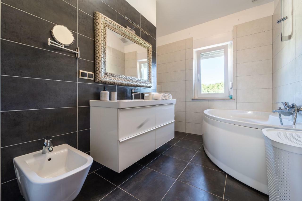 Apartman Debora Sa Privatnim Bazenom Pula Exterior foto